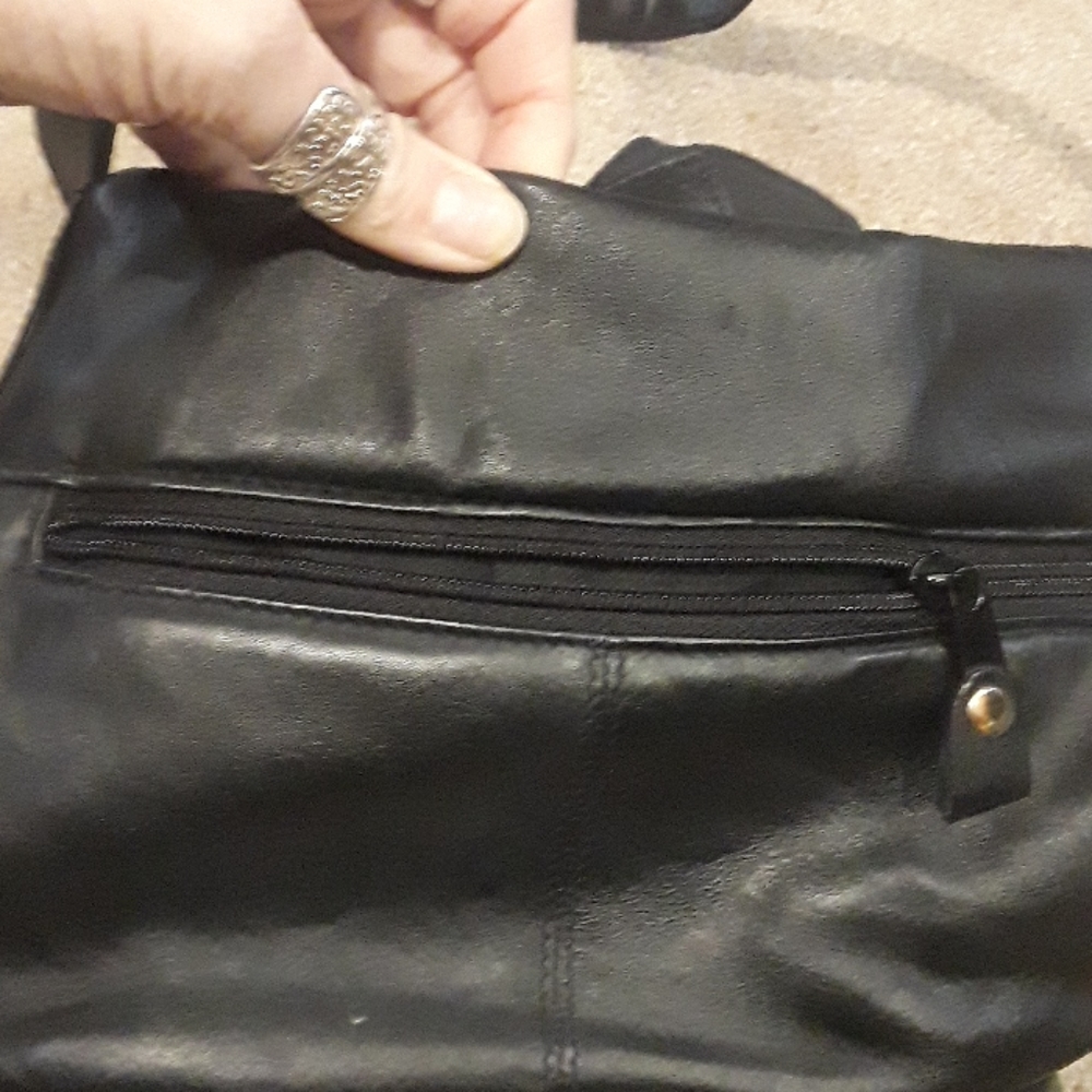 Saddle River Shoulder Bag - Picture 7 of 8